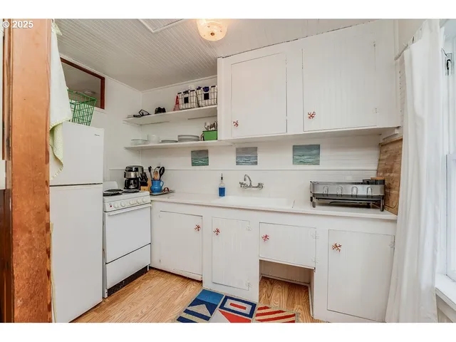 $899,000 | 3524 Pacific Avenue, Cannon Beach, OR 97110