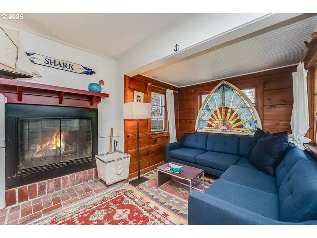 $899,000 | 3524 Pacific Avenue, Cannon Beach, OR 97110