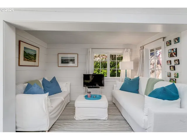 $899,000 | 3524 Pacific Avenue, Cannon Beach, OR 97110