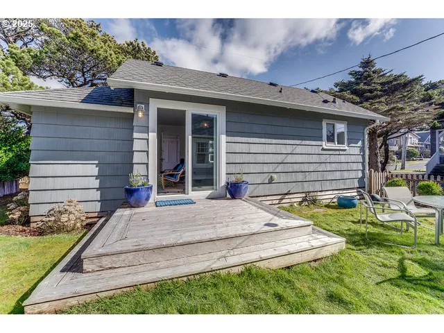 $899,000 | 3524 Pacific Avenue, Cannon Beach, OR 97110