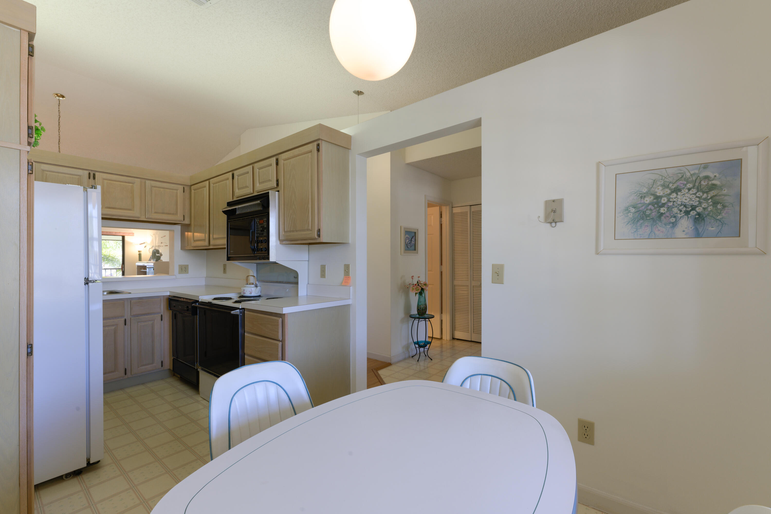 2042 Keystone Drive, Unit B Jupiter, FL 33458 - Photo 3 of 18 Kitchen