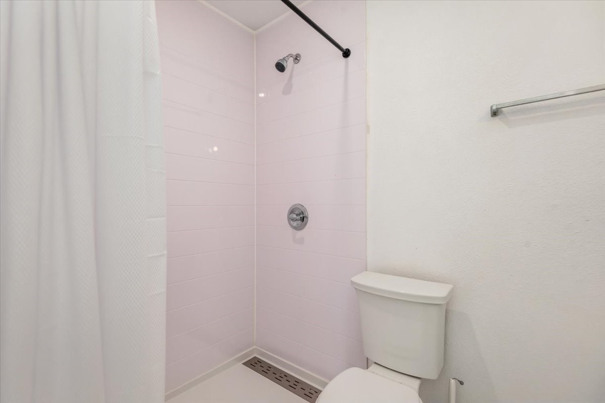 9616 Long Point Road, Unit 63 Houston, TX 77055 - Photo 12 of 17 Shower has been completely remodeled & brand new.