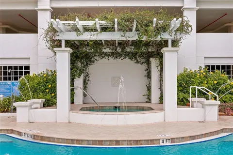 $1,100,000 | 1325 Snell Isle Boulevard Northeast, Unit 711, St. Petersburg, FL 33704