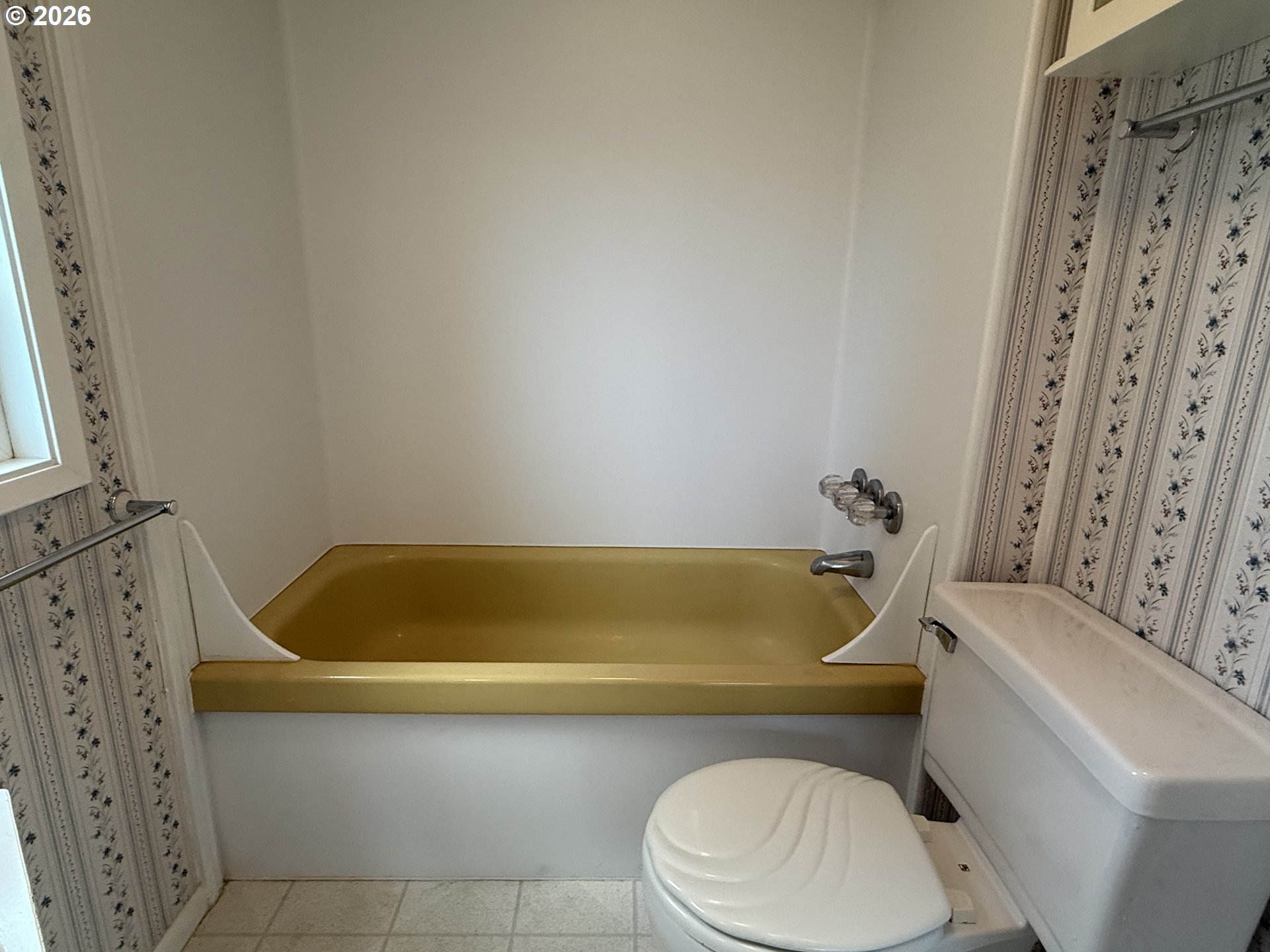 5335 Main Street, Unit 10 Springfield, OR 97478 - Photo 15 of 35 En Suite Bathroom