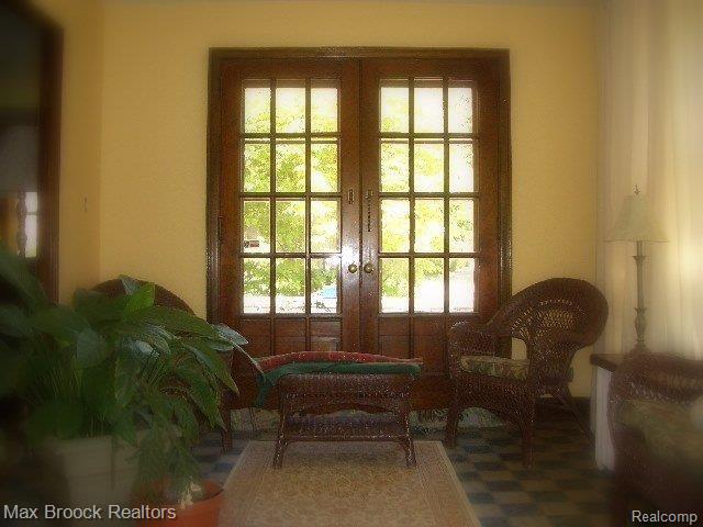 22 Miami Road Pontiac, MI 48341 - Photo 14 of 24 Sun Room