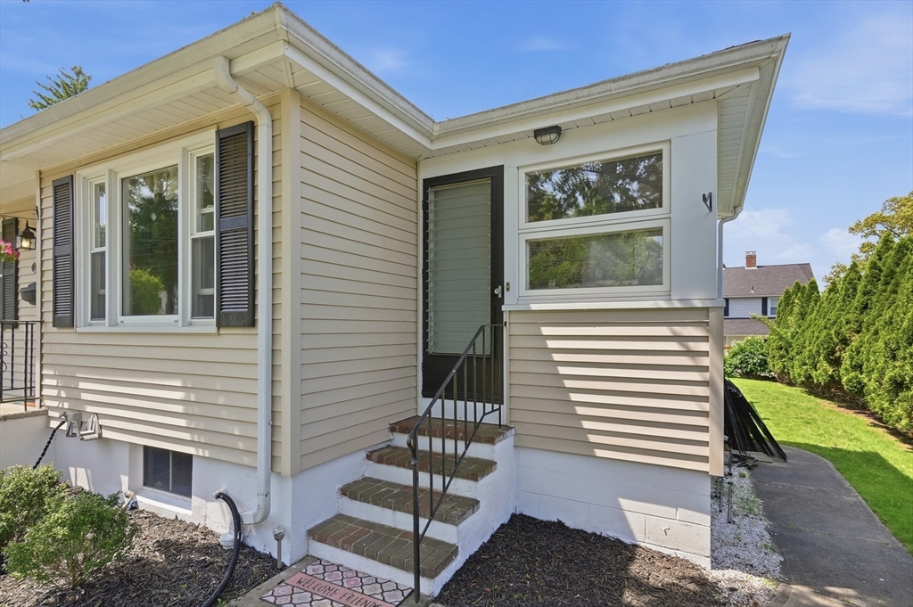 36 Glenn Road Lowell, MA 01852 - Photo 3 of 39