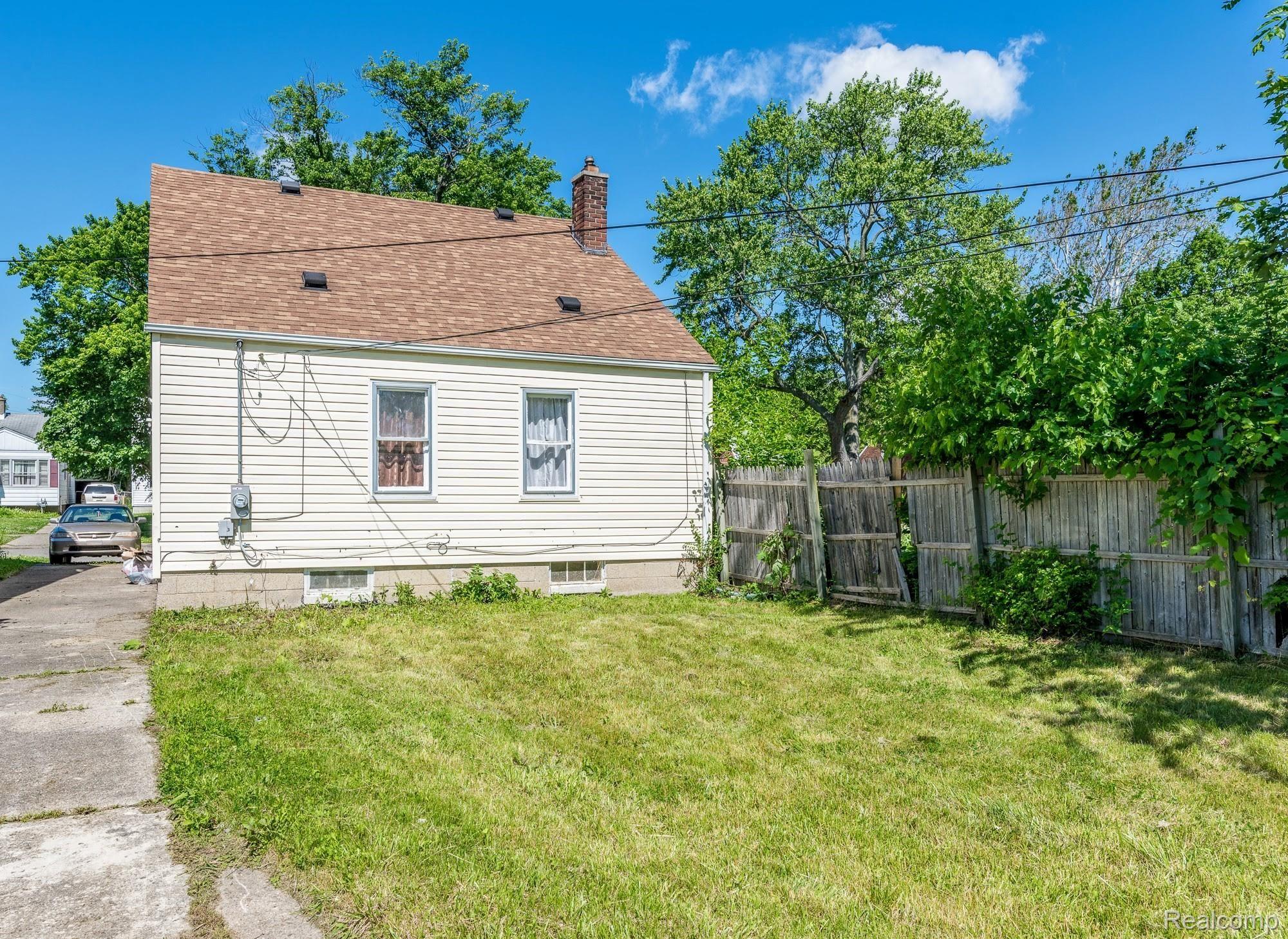 6870 Rutland Street Detroit, MI 48228 - Photo 16 of 18 DSC_9990-2.jpg