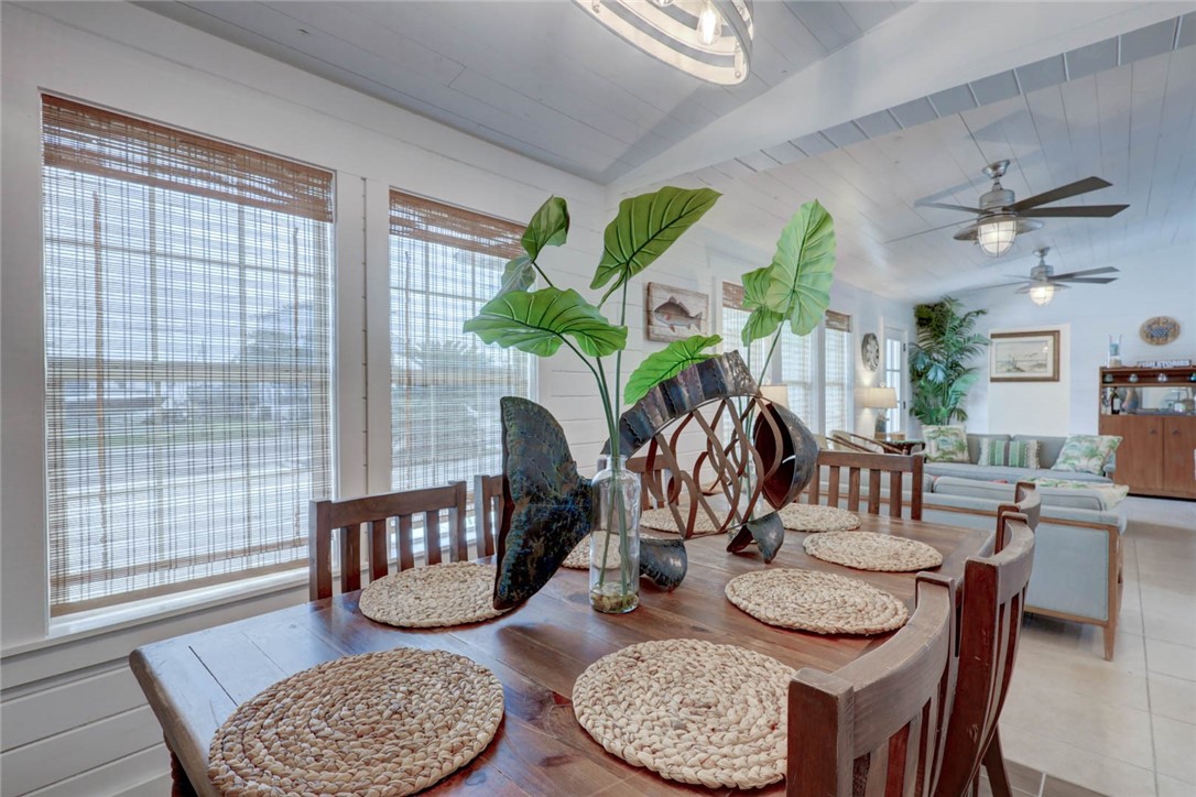 4034 Laguna Shores Road Corpus Christi, TX 78418 - Photo 11 of 40