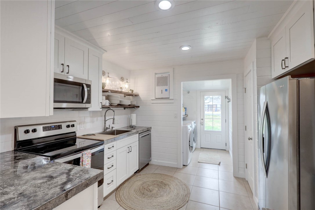 4034 Laguna Shores Road Corpus Christi, TX 78418 - Photo 12 of 40