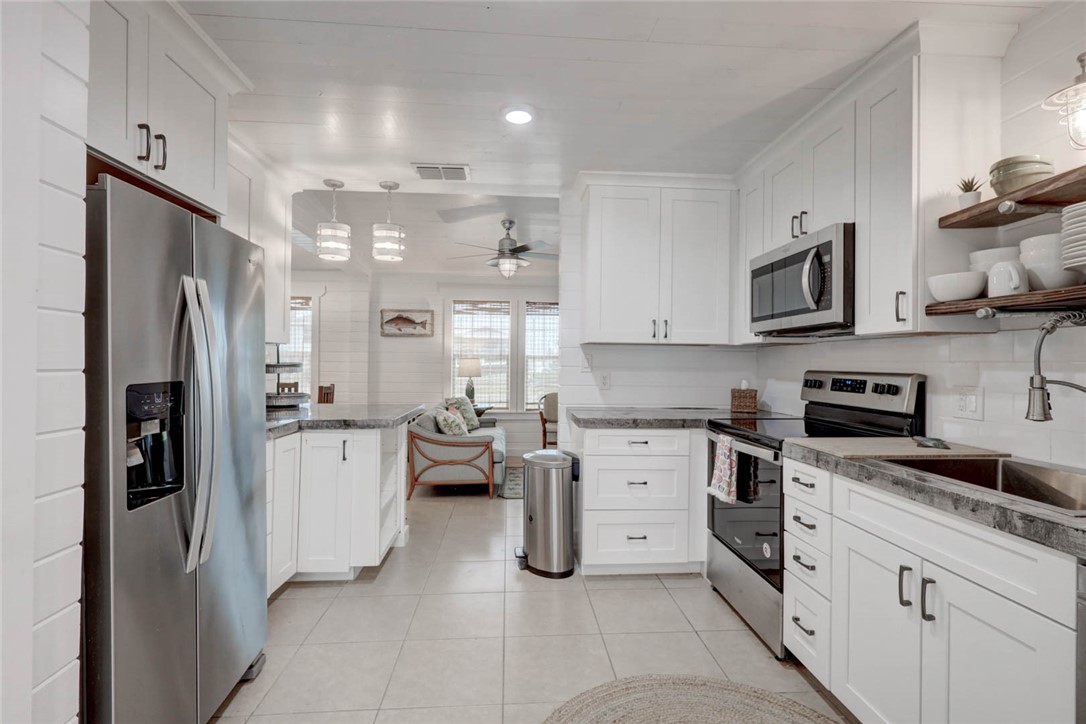 4034 Laguna Shores Road Corpus Christi, TX 78418 - Photo 14 of 40