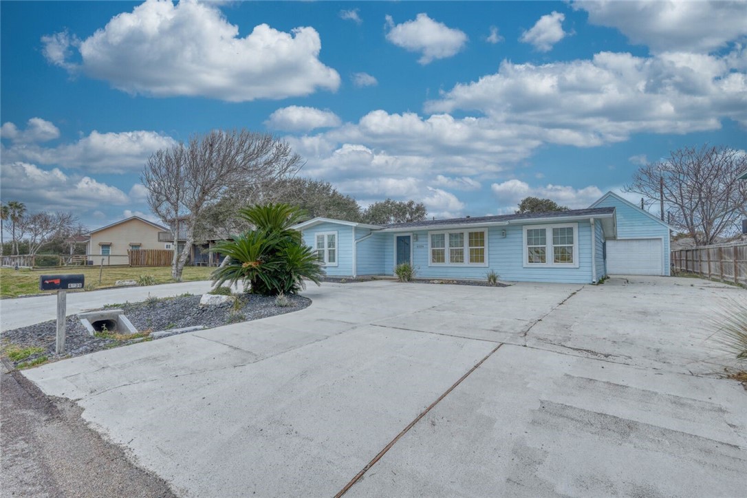 4034 Laguna Shores Road Corpus Christi, TX 78418 - Photo 2 of 40