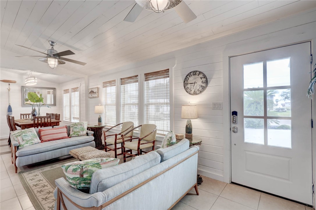 4034 Laguna Shores Road Corpus Christi, TX 78418 - Photo 5 of 40