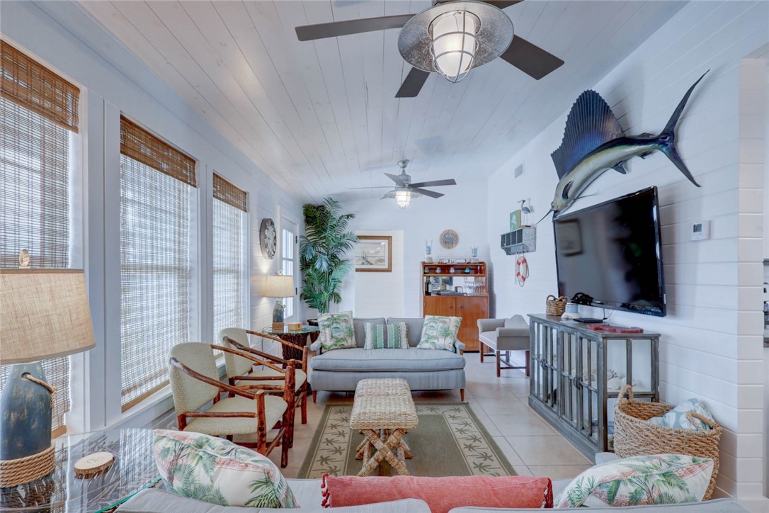 4034 Laguna Shores Road Corpus Christi, TX 78418 - Photo 8 of 40