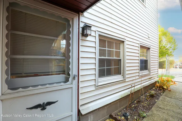 $1,300 | 41 Livingston Street, Unit 1, Kingston, NY 12401