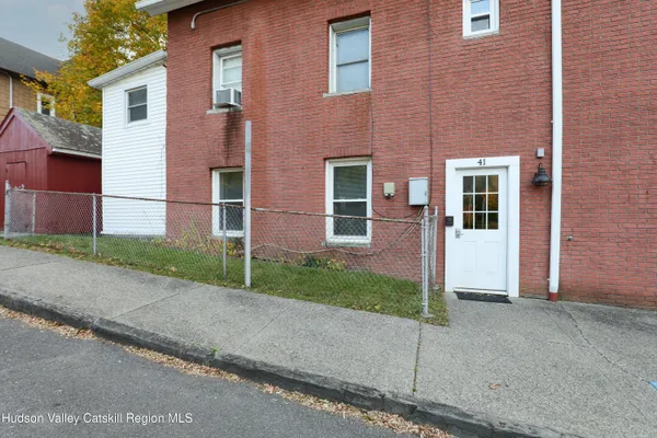 $1,300 | 41 Livingston Street, Unit 1, Kingston, NY 12401
