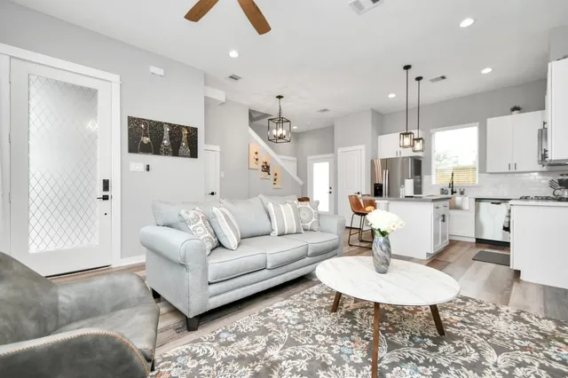 $2,100 | 407 Stonework Oaks Lane, Houston, TX 77076