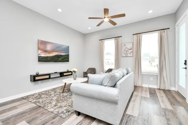 $2,100 | 407 Stonework Oaks Lane, Houston, TX 77076