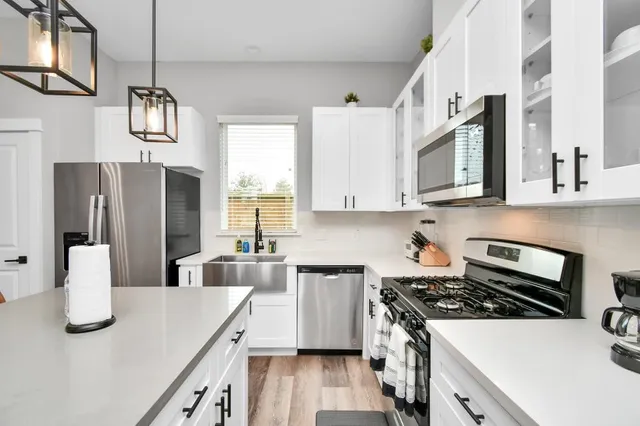 $2,100 | 407 Stonework Oaks Lane, Houston, TX 77076