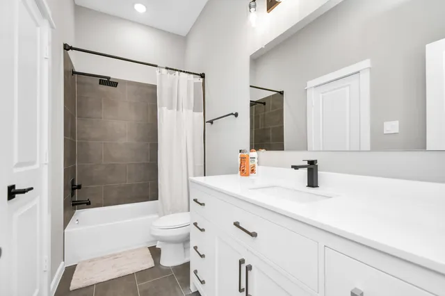 $2,100 | 407 Stonework Oaks Lane, Houston, TX 77076