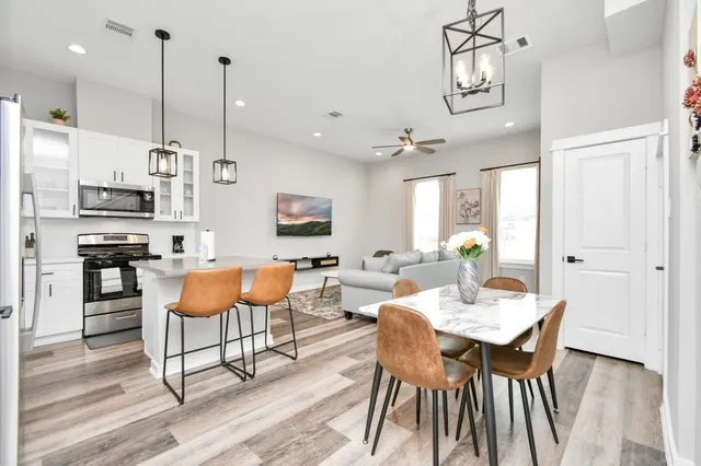 $2,100 | 407 Stonework Oaks Lane, Houston, TX 77076