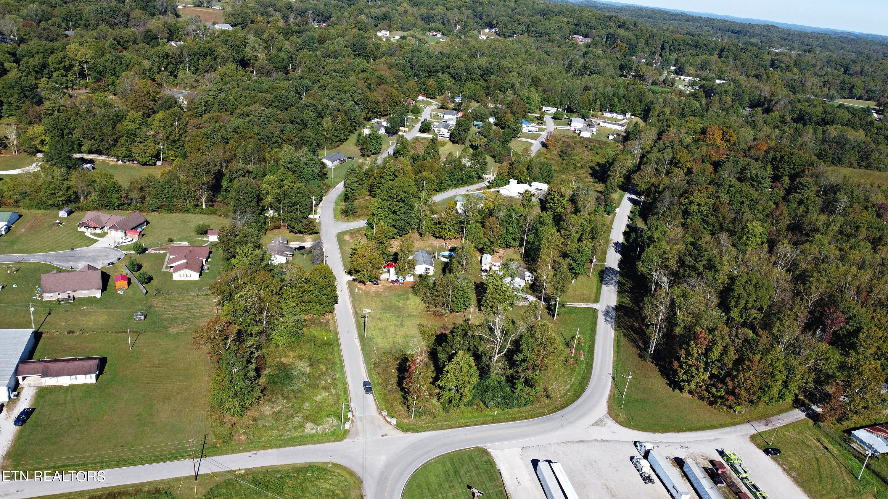 Edgewood Boulevard Oneida, TN 37841 - Photo 4 of 17 DJI_0947