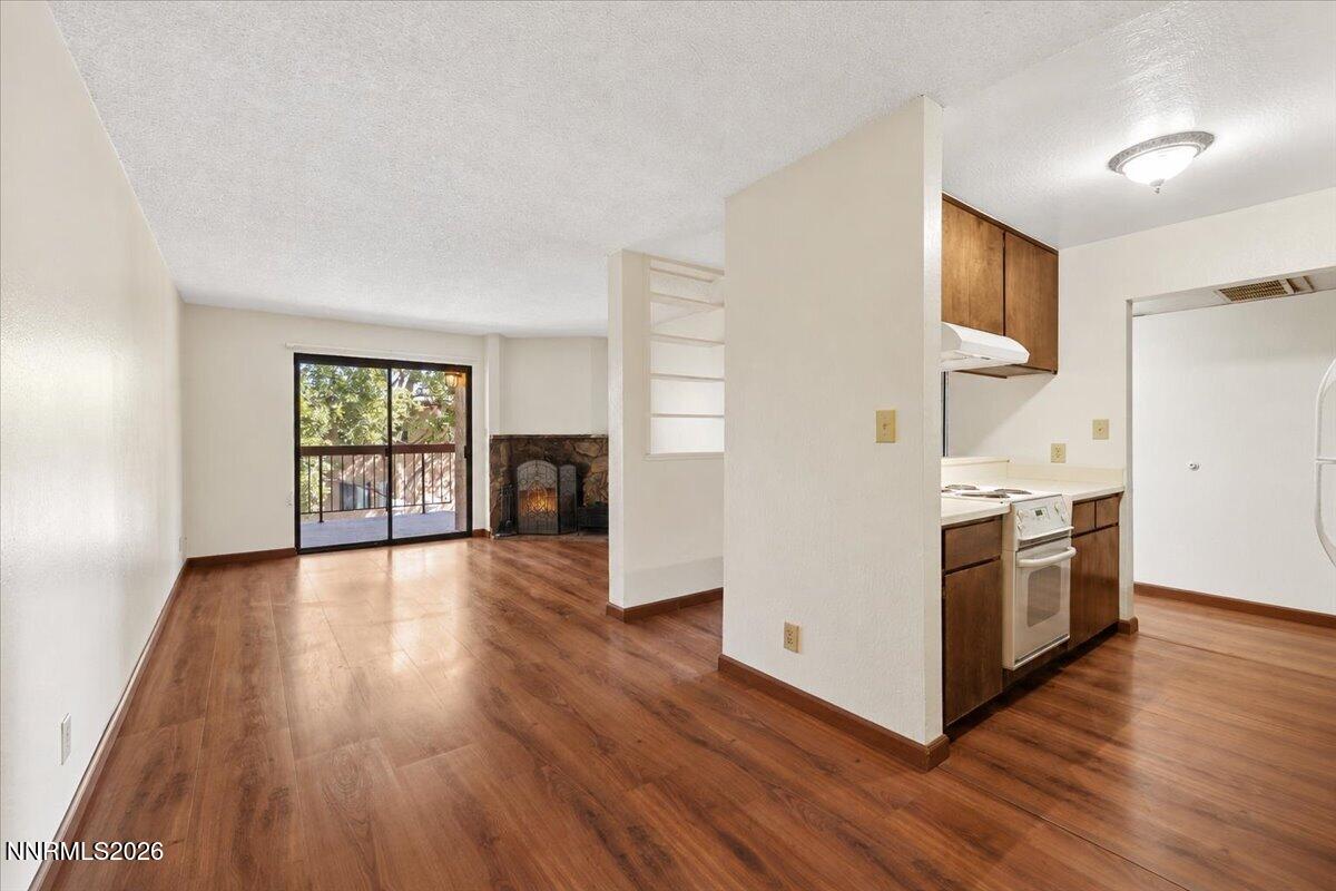 1000 Beck Drive, Unit 375 Reno, NV 89509 - Photo 5 of 28 05-Dining Room