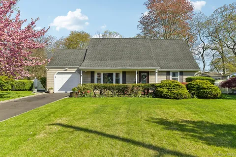 $575,000 | 41 Orchid Road, East Patchogue, NY 11772
