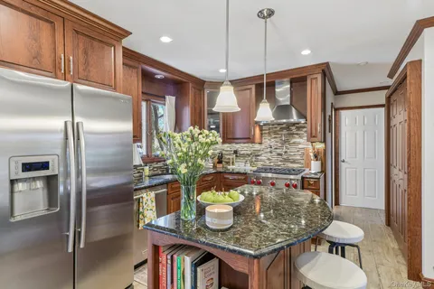 $575,000 | 41 Orchid Road, East Patchogue, NY 11772