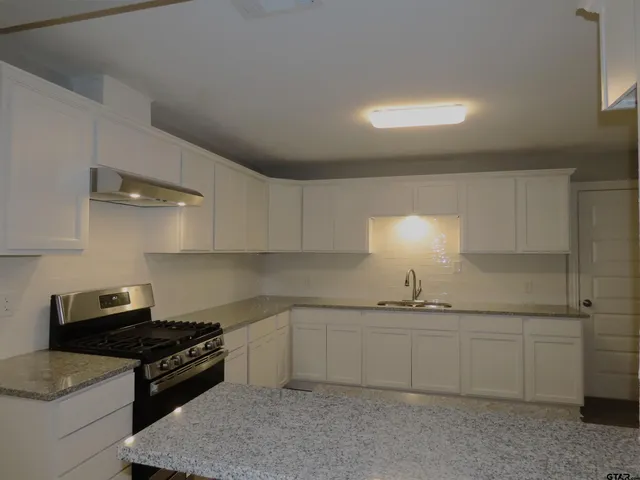 $1,400 | 2403 West Sherwood Street, Tyler, TX 75702