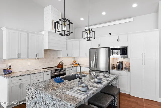 $845,000 | 152 Porto Road, Star Valley Ranch, WY 83127