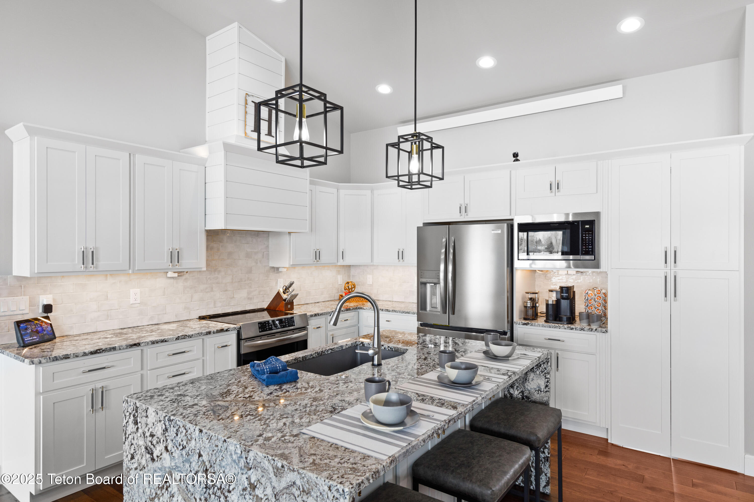 152 Porto Road Star Valley Ranch, WY 83127 - Photo 12 of 44 Breakfast Bar