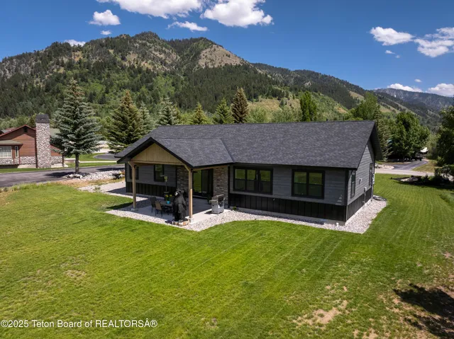 $845,000 | 152 Porto Road, Star Valley Ranch, WY 83127