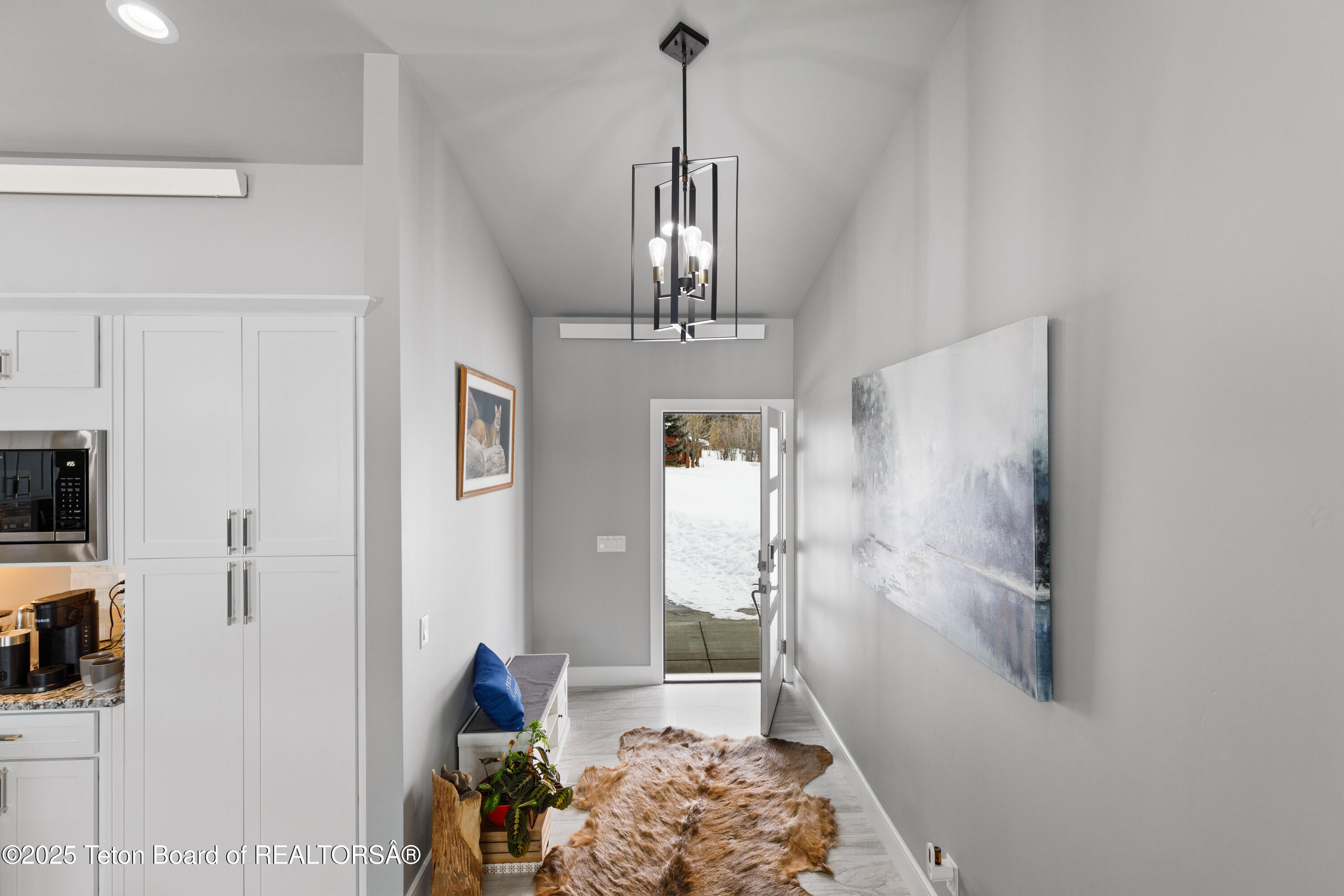 152 Porto Road Star Valley Ranch, WY 83127 - Photo 6 of 44 Entry Hallway