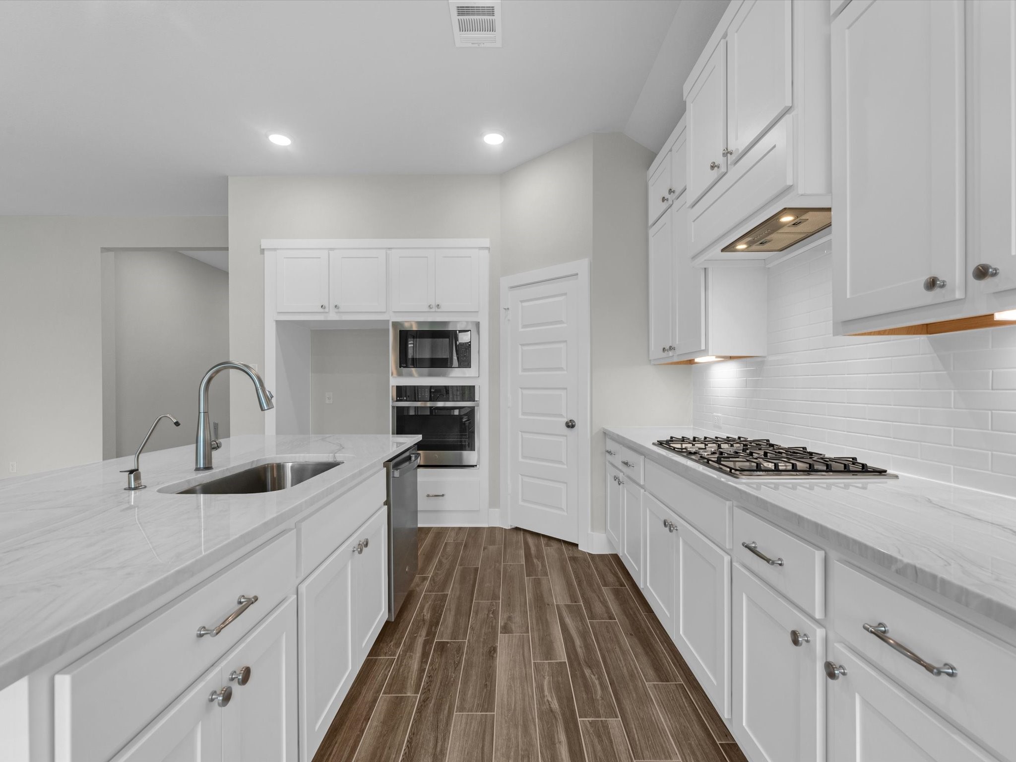4748 Carson Ridge Drive Spring, TX 77386 - Photo 3 of 25 Gallery Image 3