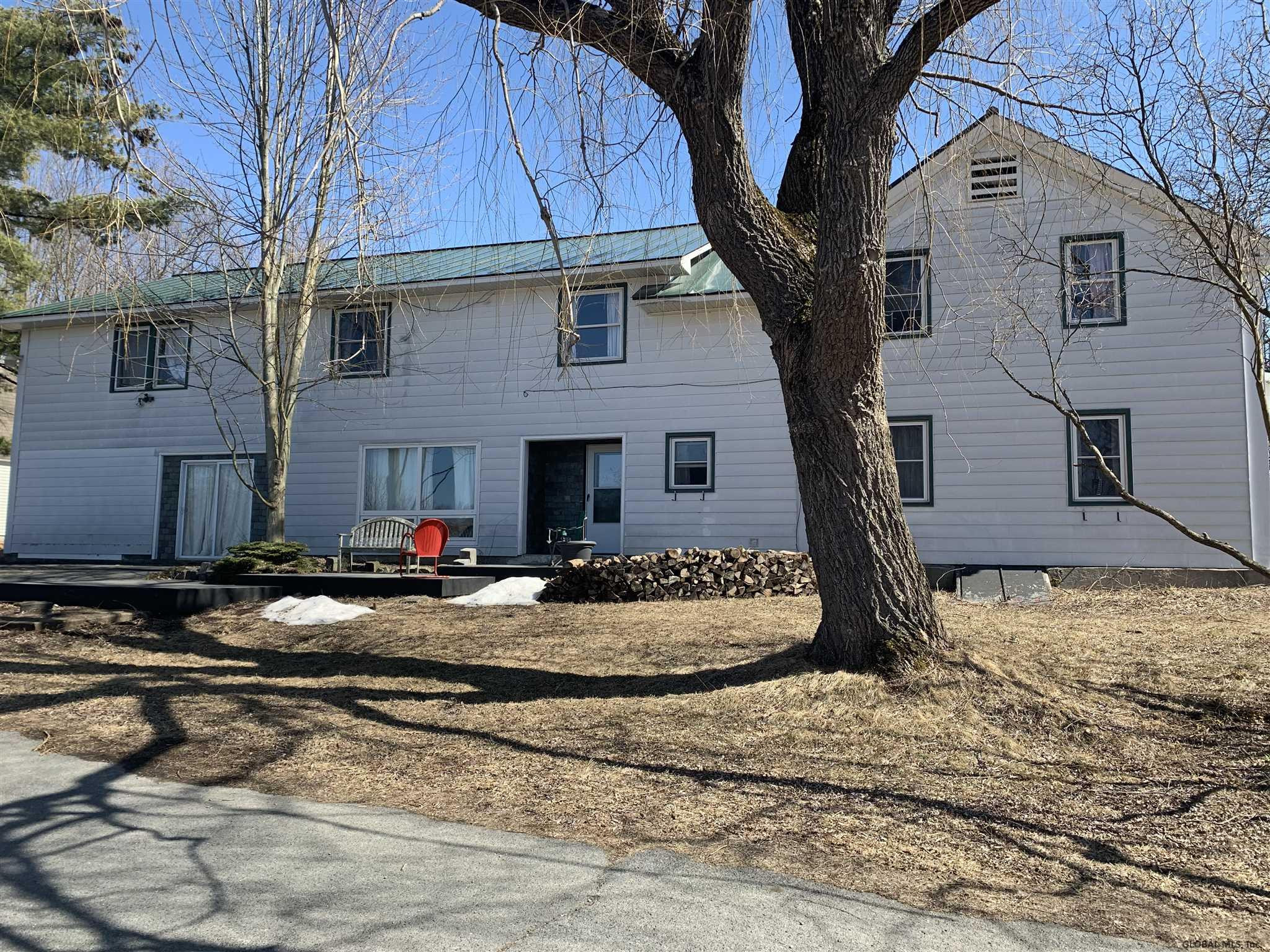 137 Chapman Road Hampton, NY 12887 - Photo 2 of 15 Photo 2