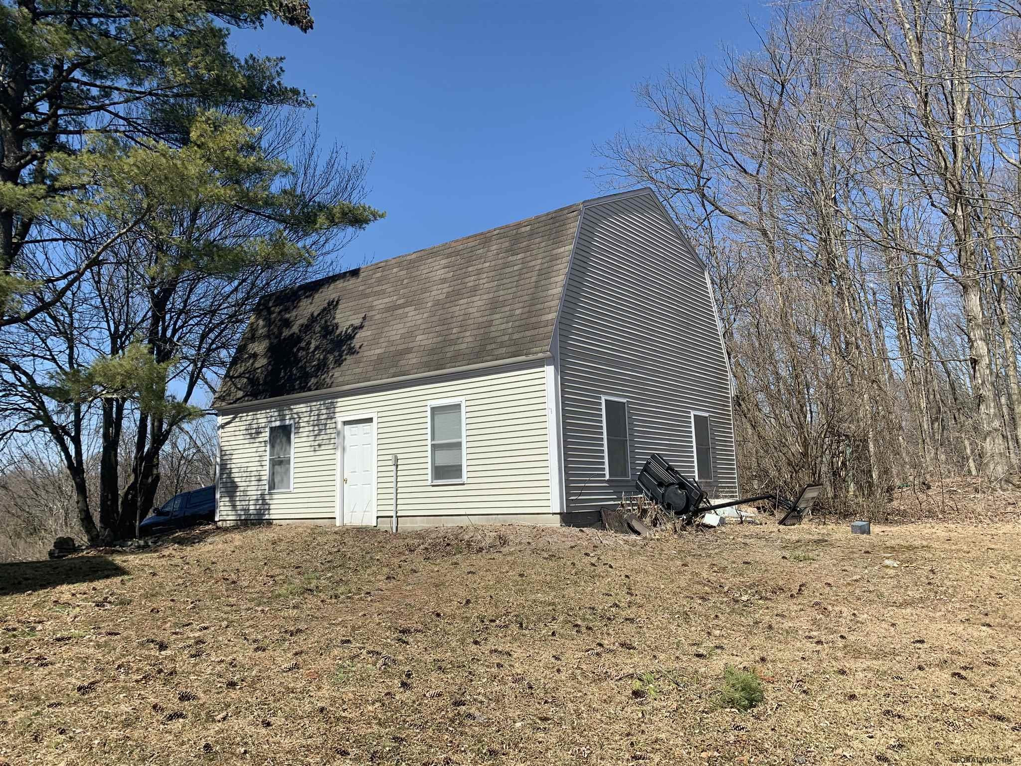 137 Chapman Road Hampton, NY 12887 - Photo 9 of 15 Photo 9