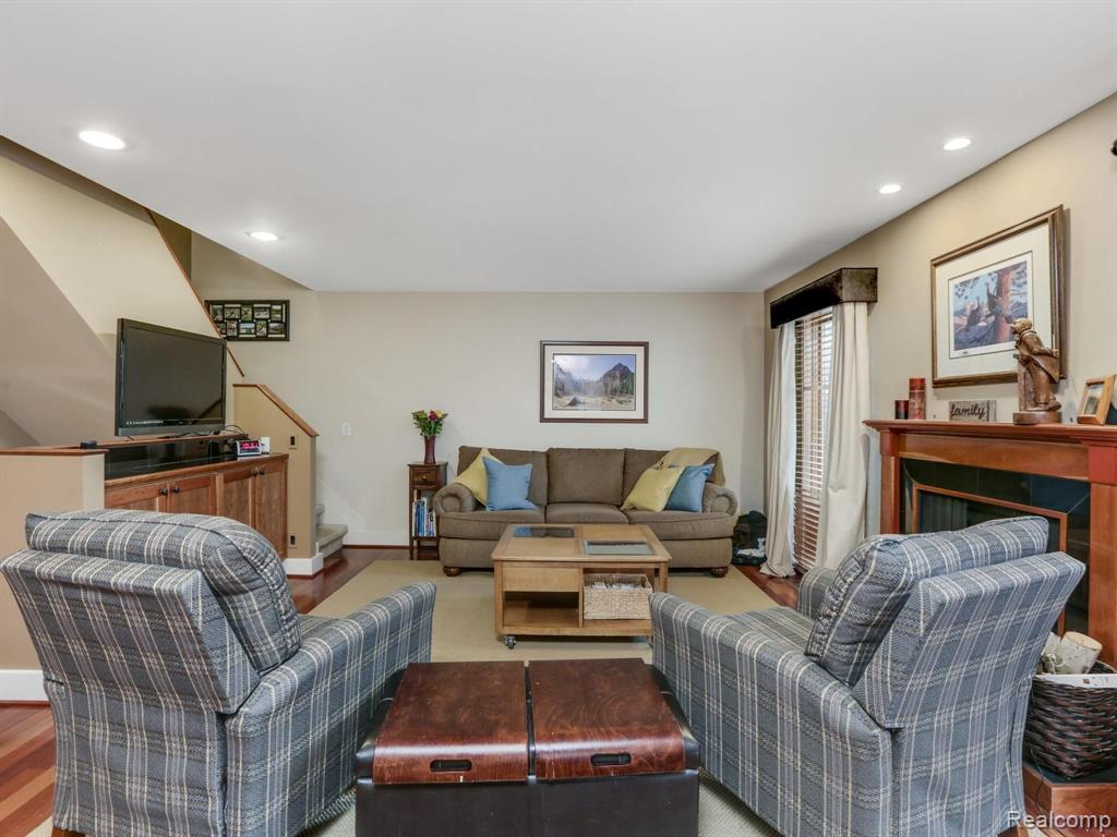 2965 Meadowbrook Drive Rochester Hills, MI 48309 - Photo 14 of 32