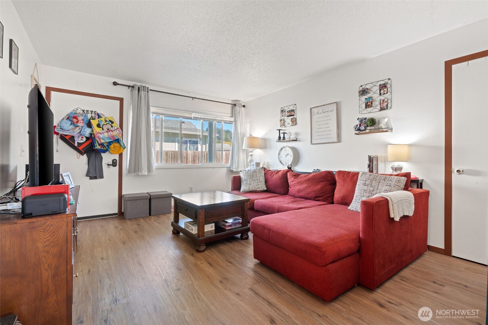1149 Southwest Cascade Avenue Chehalis, WA 98532 - Photo 14 of 31 a living room with furniture and a window