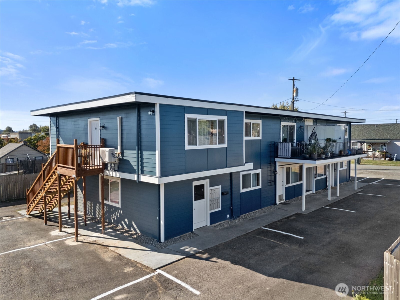 1149 Southwest Cascade Avenue Chehalis, WA 98532 - Photo 10 of 31 a view of dinning table and chairs in patio