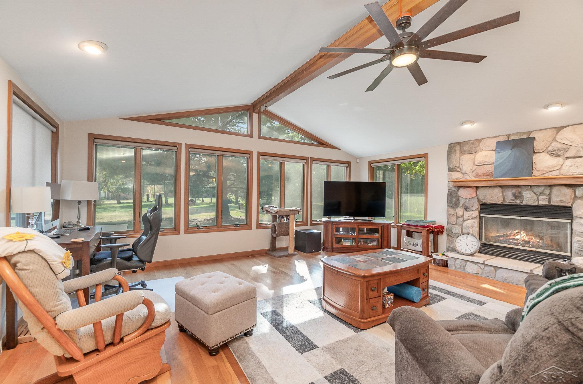 8675 North River Road Freeland, MI 48623 - Photo 11 of 28