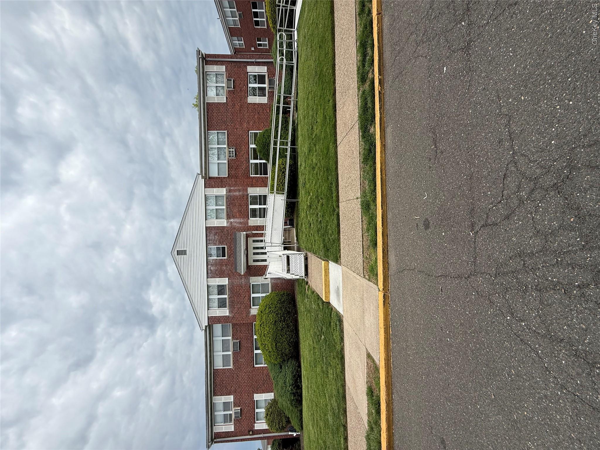 235 North Middletown Road, Unit D Pearl River, NY 10965 - Photo 11 of 12