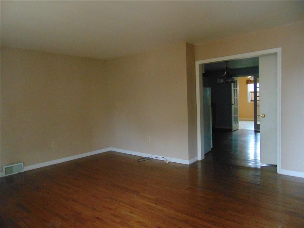 306 Gardner Street McKees Rocks, PA 15136 - Photo 2 of 11