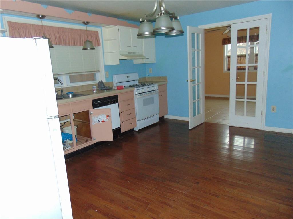 306 Gardner Street McKees Rocks, PA 15136 - Photo 4 of 11
