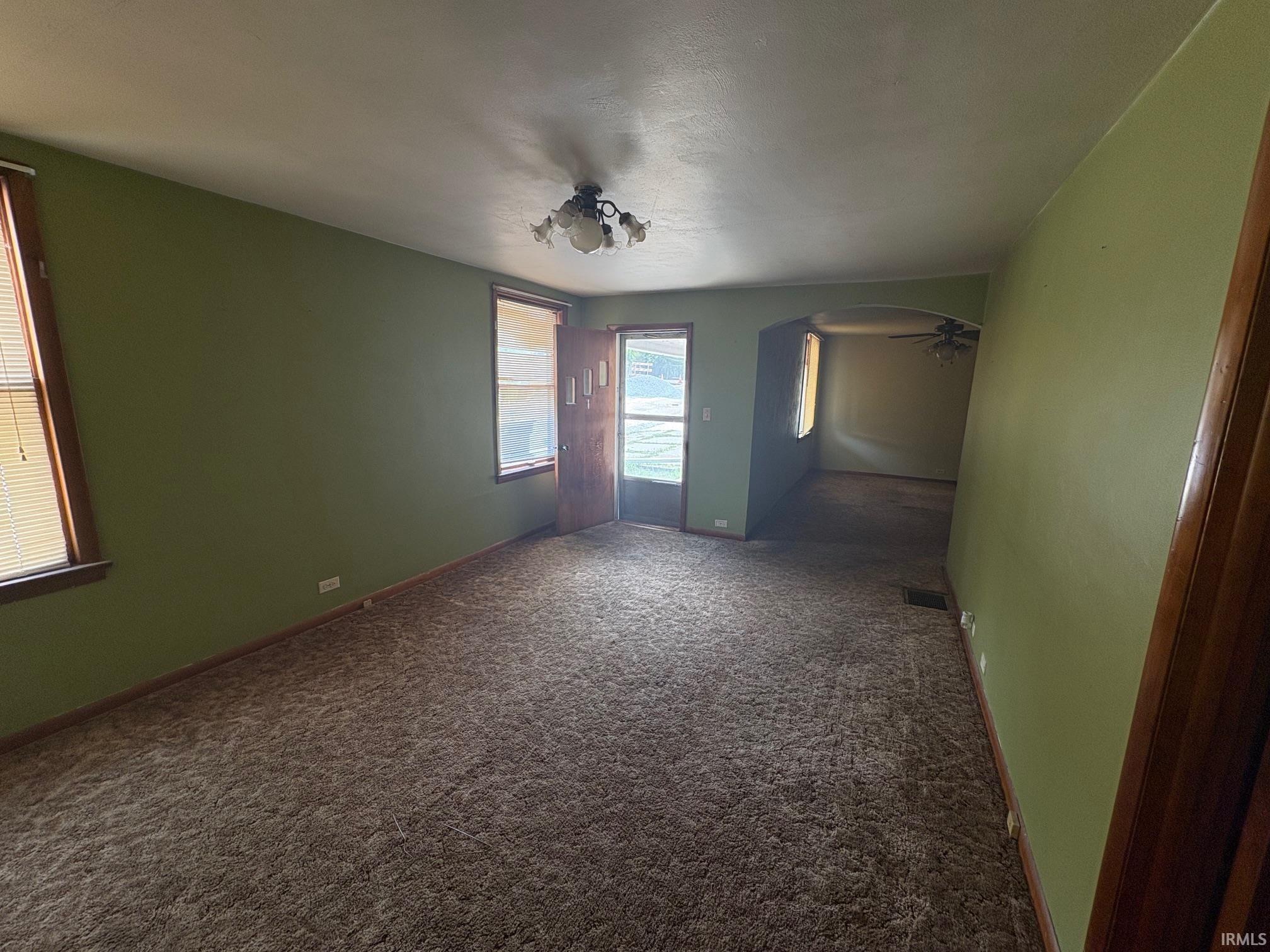 814 West Division Road Huntington, IN 46750 - Photo 4 of 11 Gallery Image 4