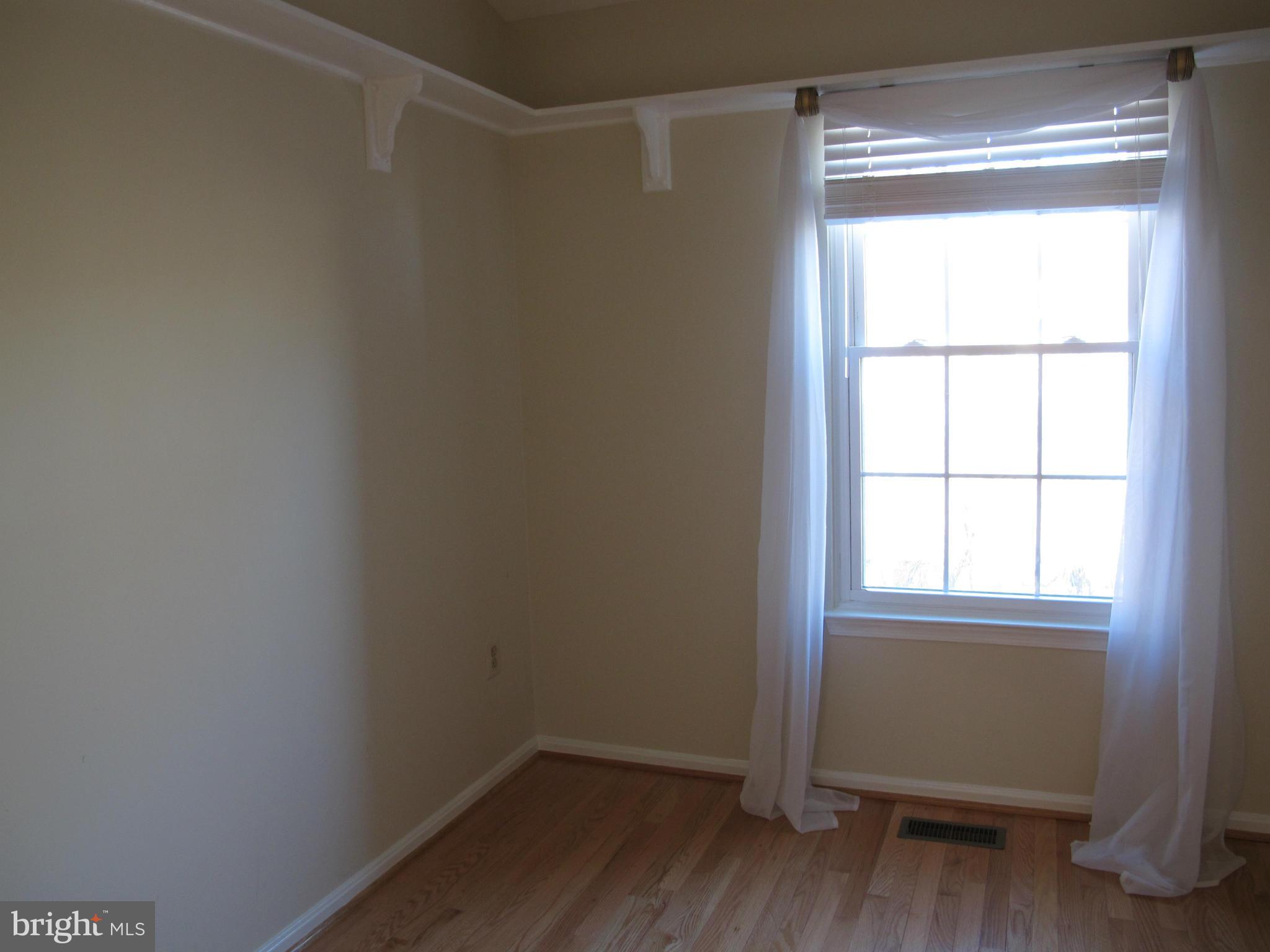 7726 Asterella Court Springfield, VA 22152 - Photo 13 of 22 a room that has a window in it