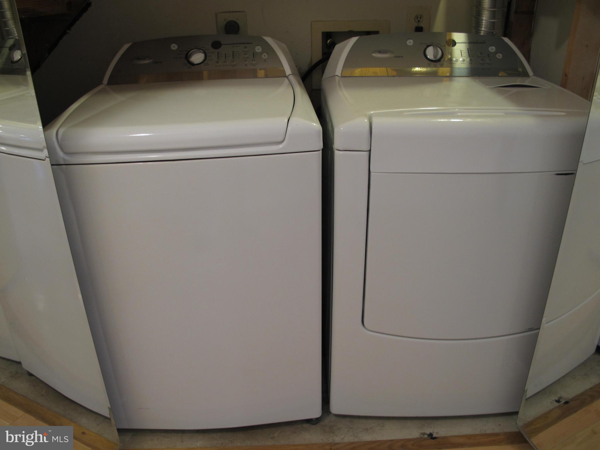 7726 Asterella Court Springfield, VA 22152 - Photo 19 of 22 a utility room with dryer and washer