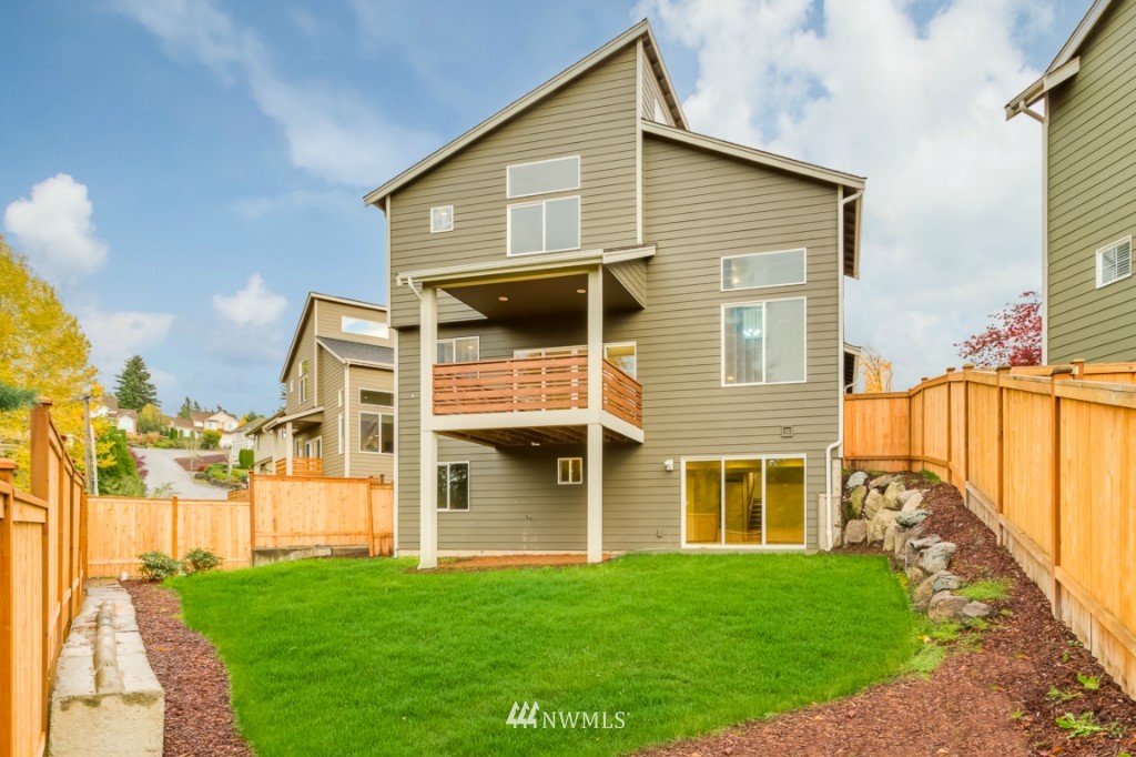2012 Northeast 37th Place Renton, WA 98056 - Photo 2 of 22 Gallery Image 2