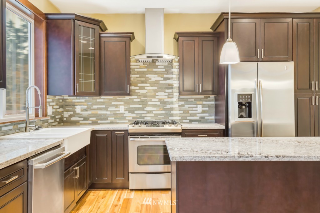 2012 Northeast 37th Place Renton, WA 98056 - Photo 3 of 22 Gallery Image 3