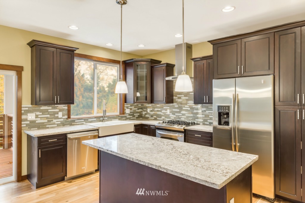 2012 Northeast 37th Place Renton, WA 98056 - Photo 8 of 22 Gallery Image 8