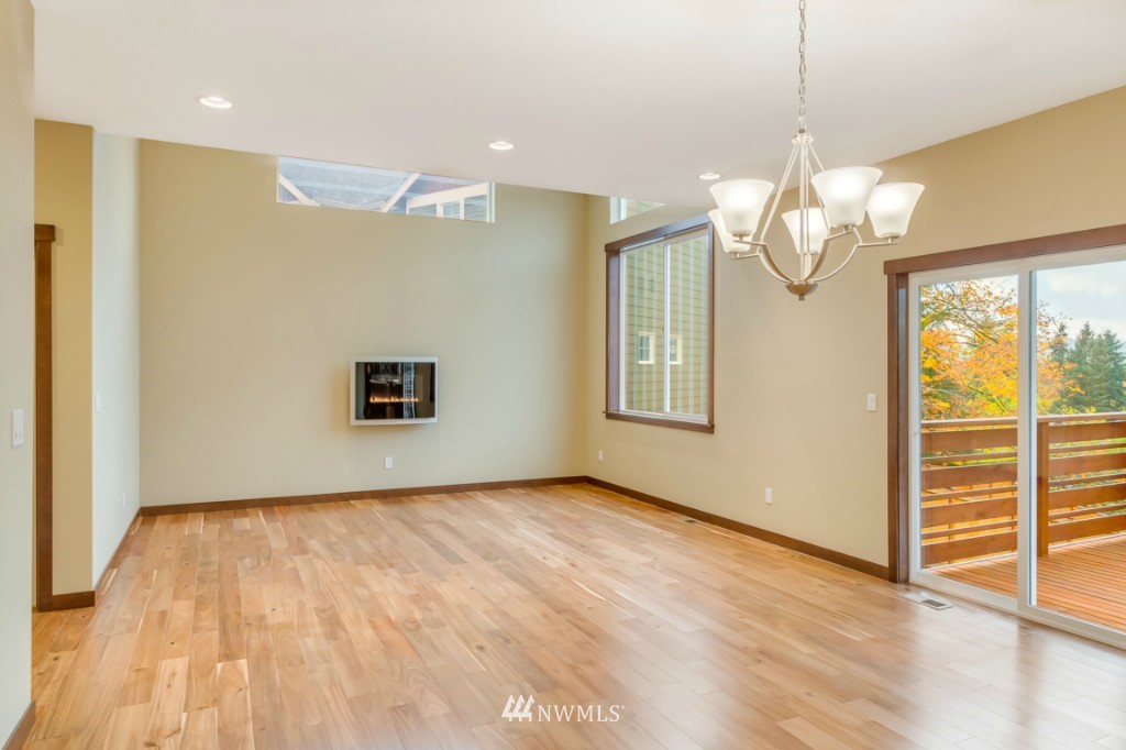 2012 Northeast 37th Place Renton, WA 98056 - Photo 10 of 22 Gallery Image 10